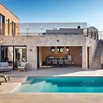 Modern Ava With Outdoor Pool In Tar * Tar-Vabriga