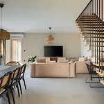 Modern Ava With Outdoor Pool In Tar וילה *