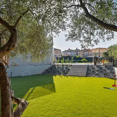 Modern Ava With Outdoor Pool In Tar *