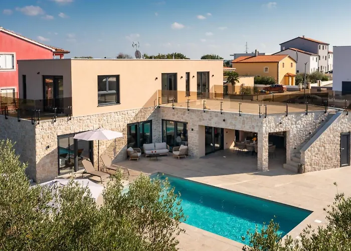 Willa Modern Ava With Outdoor Pool In Tar Tar-Vabriga