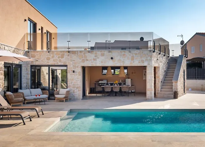 Modern Ava With Outdoor Pool In Tar * Tar-Vabriga