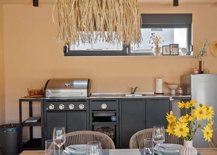 Villa Modern Ava With Outdoor Pool In Tar *