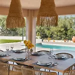 Modern Ava With Outdoor Pool In Tar * Tar-Vabriga