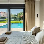 别墅 Modern Ava With Outdoor Pool In Tar