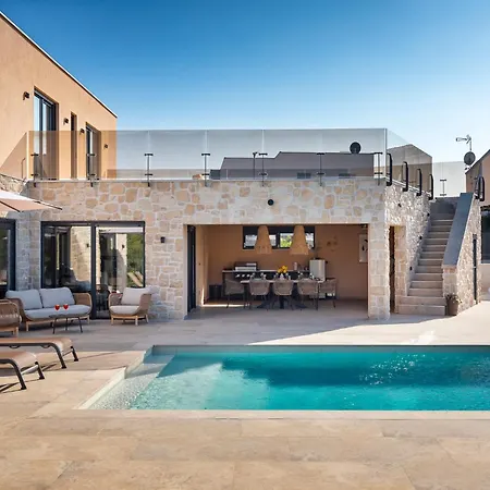 Villa Modern Ava With Outdoor Pool In Tar