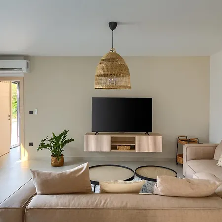 Modern Ava With Outdoor Pool In Tar * Tar-Vabriga