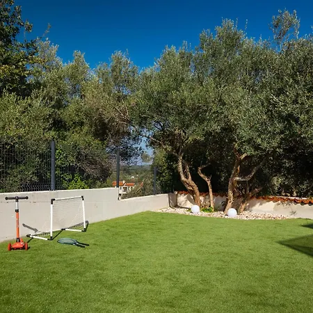 Modern Ava With Outdoor Pool In Tar Tar-Vabriga
