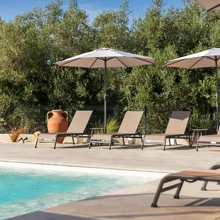 Modern Ava With Outdoor Pool In Tar Villa *