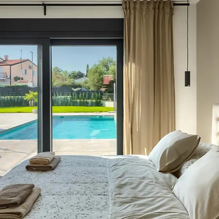 Villa Modern Ava With Outdoor Pool In Tar