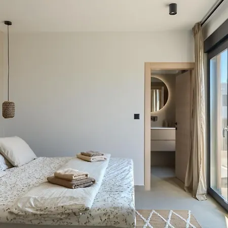 Βίλα Modern Ava With Outdoor Pool In Tar *