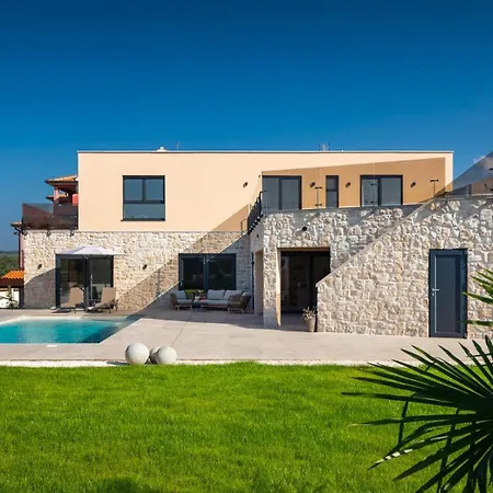 Modern Ava With Outdoor Pool In Tar Вилла Тар