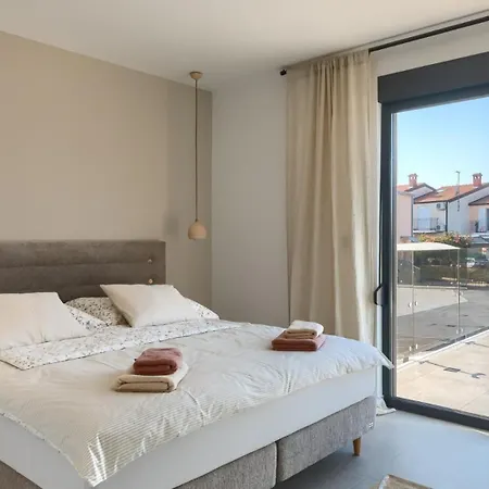 Modern Ava With Outdoor Pool In Tar * Tar-Vabriga