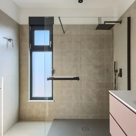 Βίλα Modern Ava With Outdoor Pool In Tar