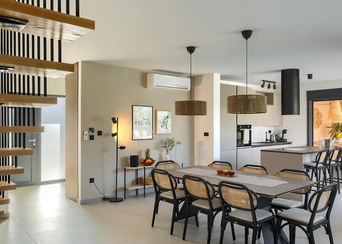 Villa Modern Ava With Outdoor Pool In Tar Tar-Vabriga