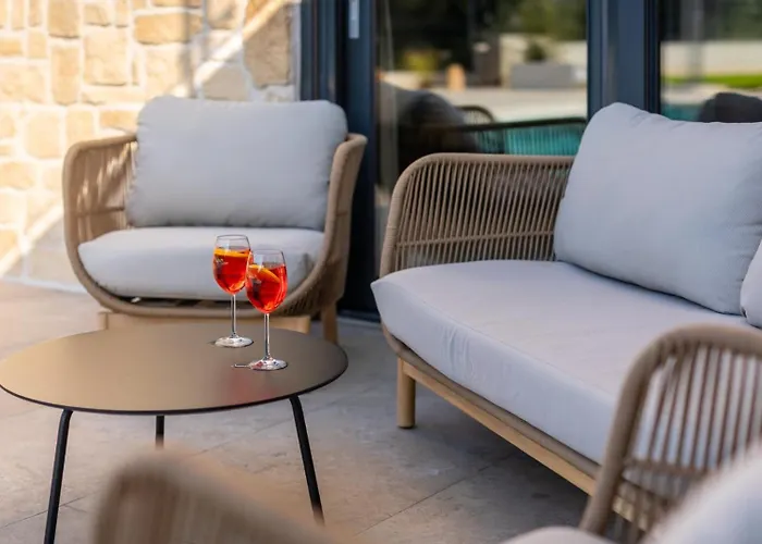 Villa Modern Ava With Outdoor Pool In Tar *