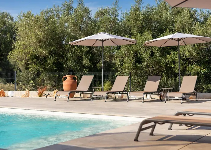 Modern Ava With Outdoor Pool In Tar Villa *