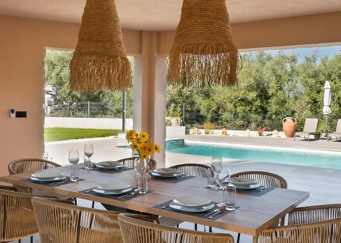 Modern Ava With Outdoor Pool In Tar * Tar-Vabriga