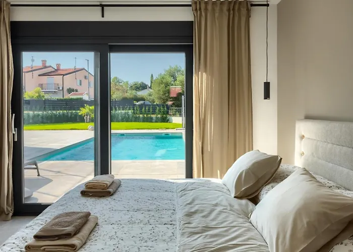 Villa Modern Ava With Outdoor Pool In Tar