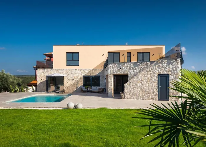 Modern Ava With Outdoor Pool In Tar Villa Tar-Vabriga