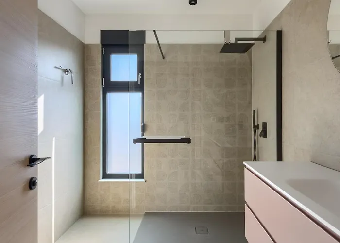 Villa Modern Ava With Outdoor Pool In Tar