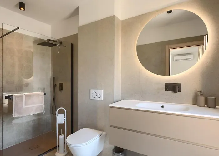 Modern Ava With Outdoor Pool In Tar Villa *