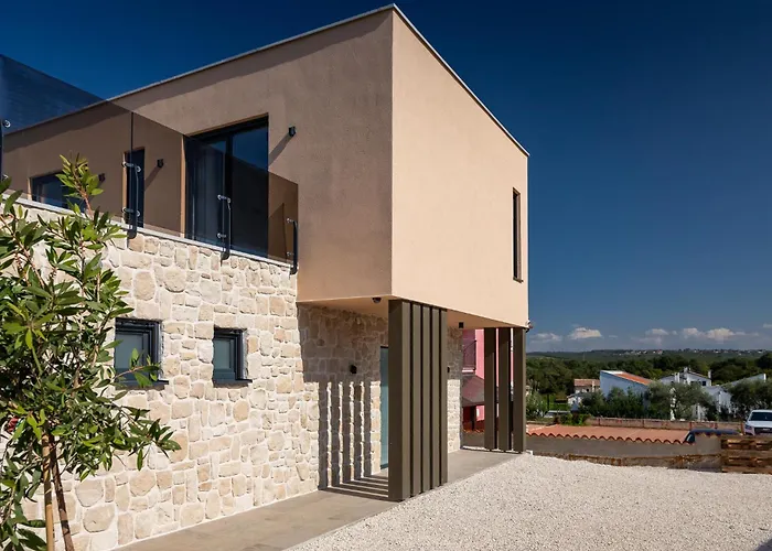 Modern Ava With Outdoor Pool In Tar Villa *